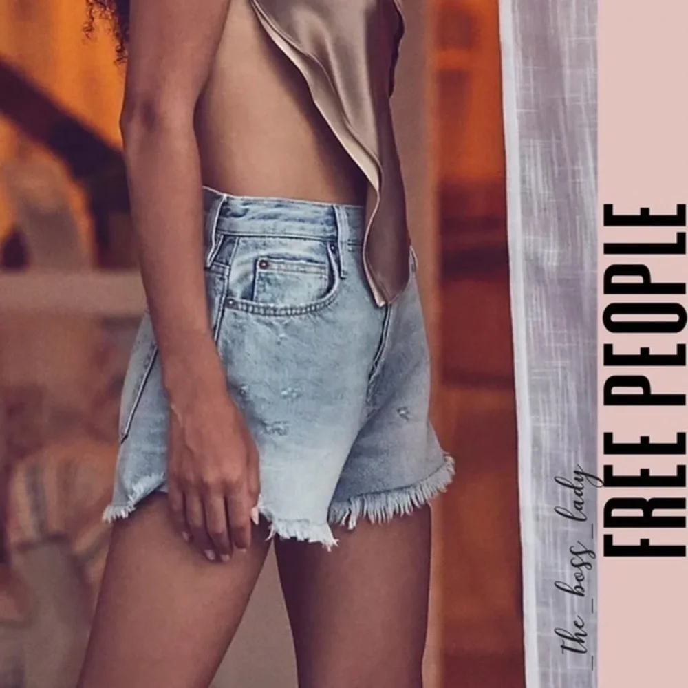 NEW FREE PEOPLE shorts denim distressed
